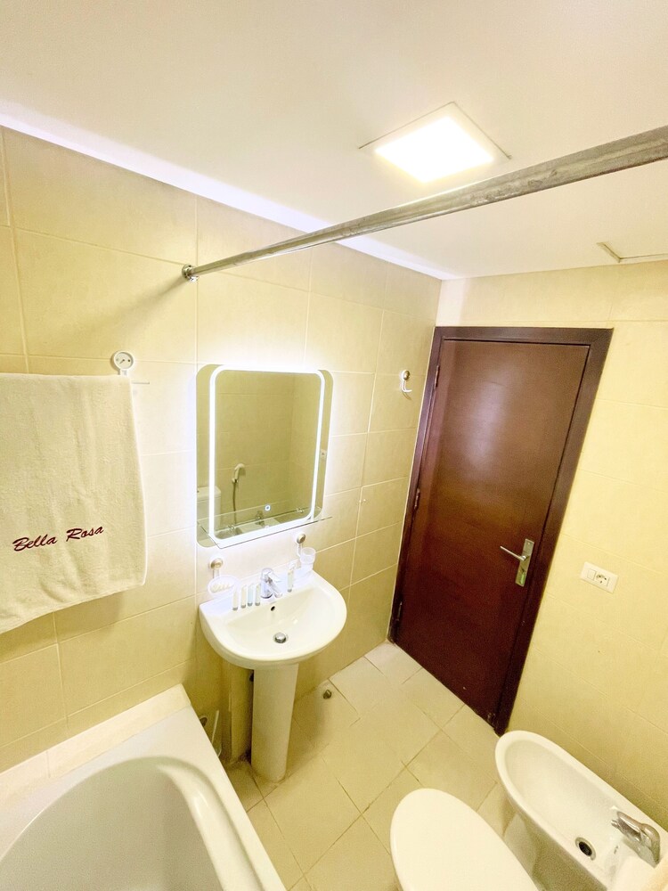 Bella Rosa Hotel 29/31