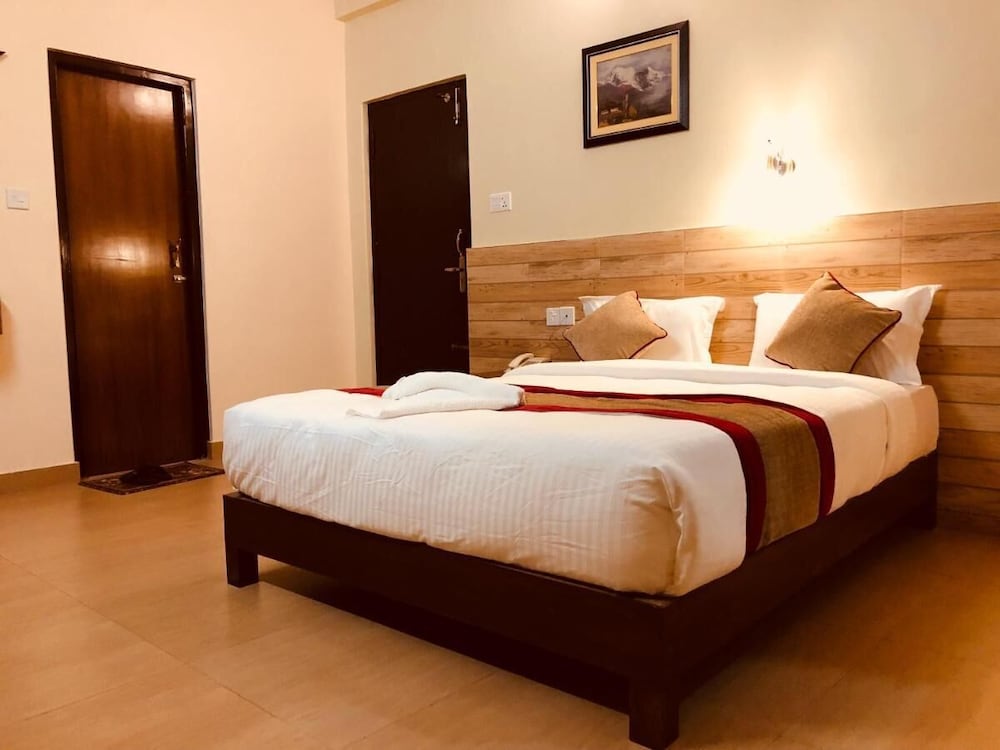 DELUXE, KING BED, MOUNTAIN SIDE, MOUNTAIN VIEW