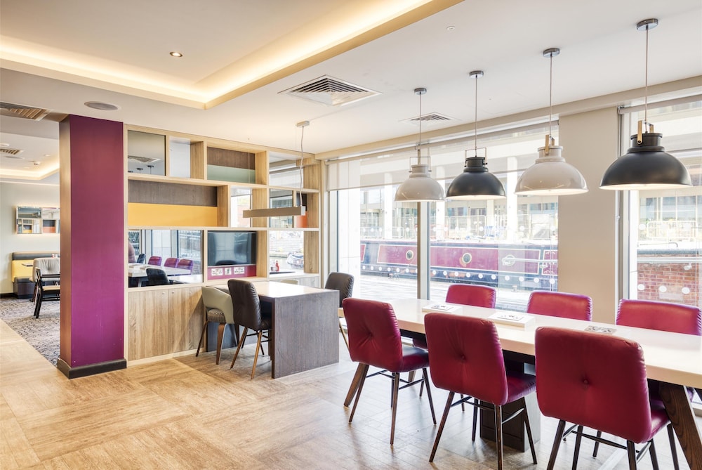 Premier Inn Banbury Town Centre (Castle Quay) hotel 31/50