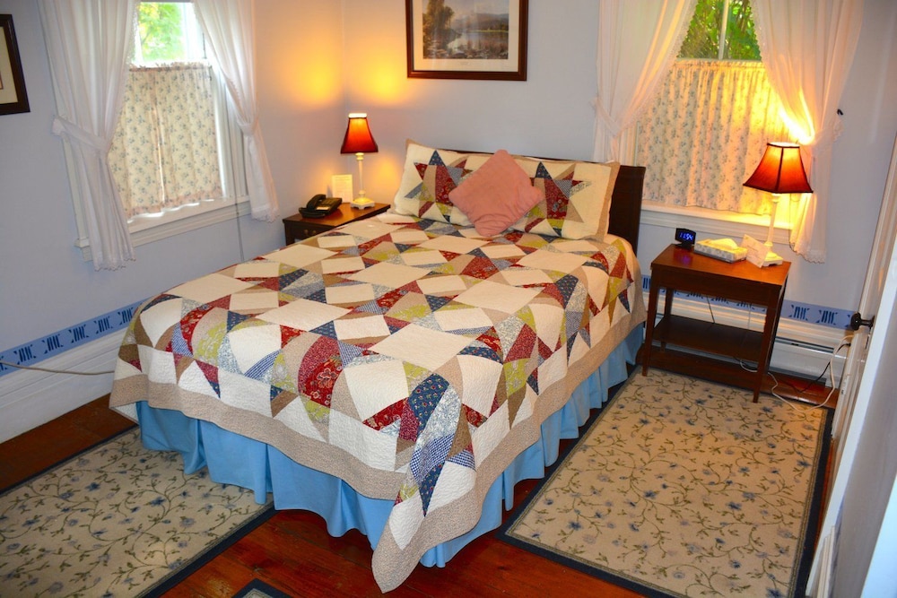 The Dowds Contry Inn and Event Center 10/50
