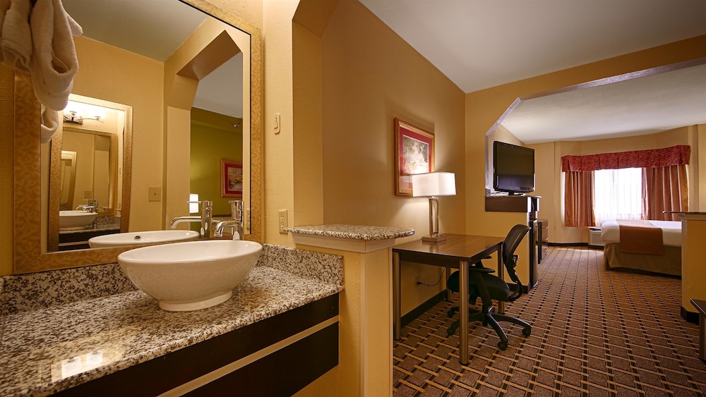 Best Western Knoxville Suites - Downtown 37/39