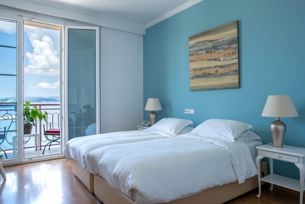 SUPERIOR, TRIPLE, SEA VIEW