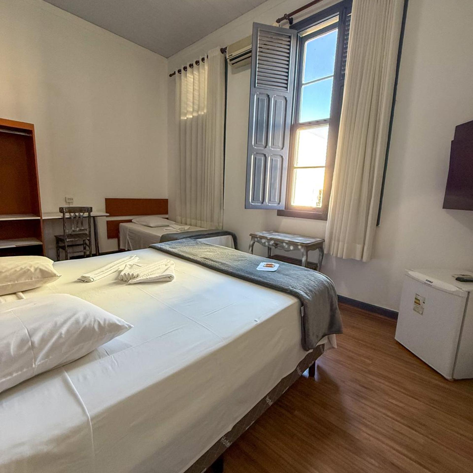 Hotel D Oeste 12/50