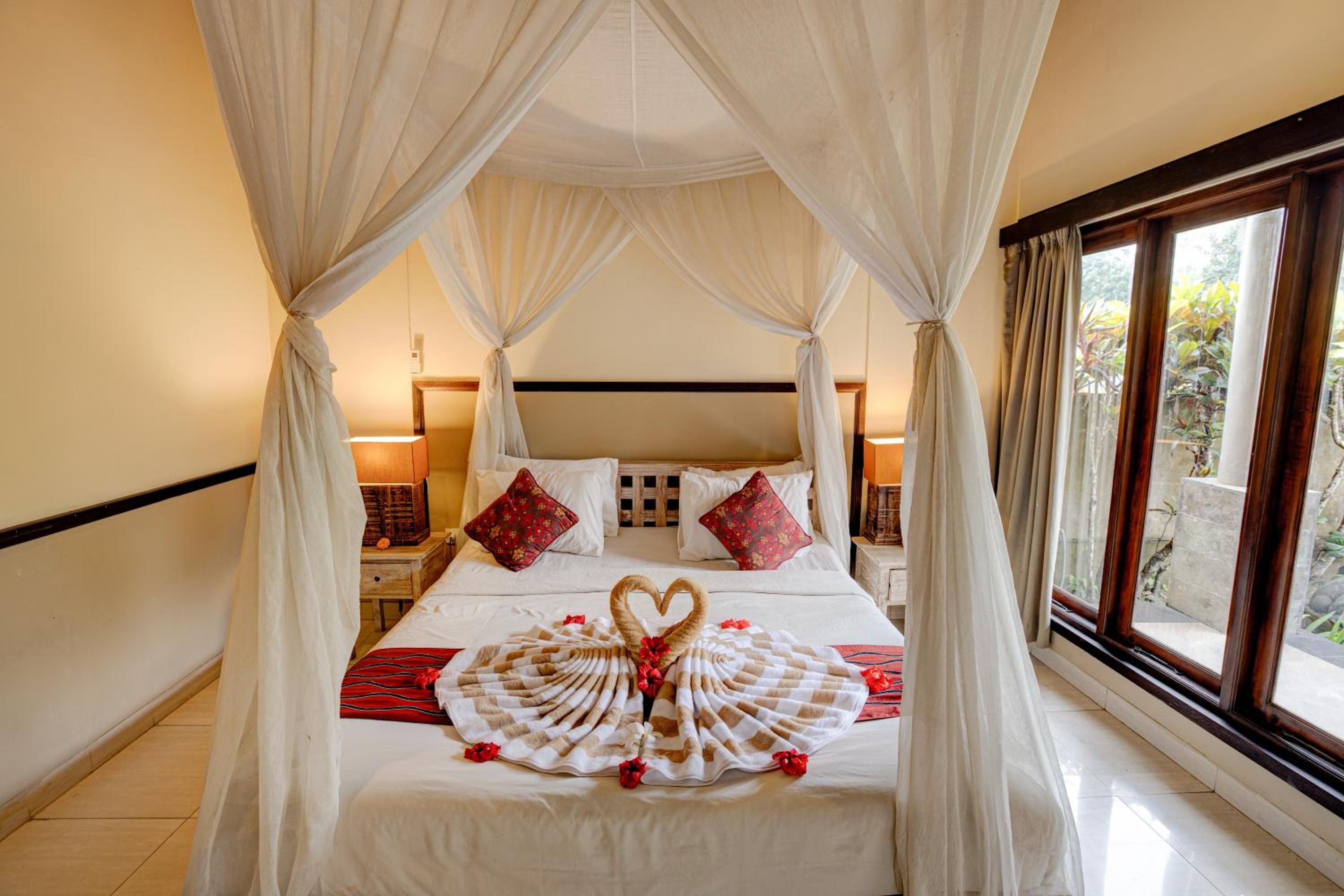 2 Bedrooms, Villa