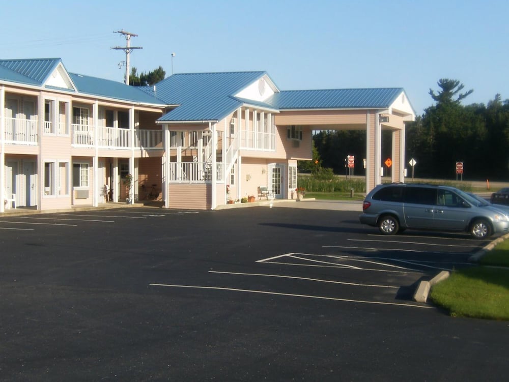 Great Lakes Inn 52/62