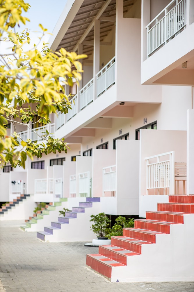 Xanadu Beach Resort 6/50