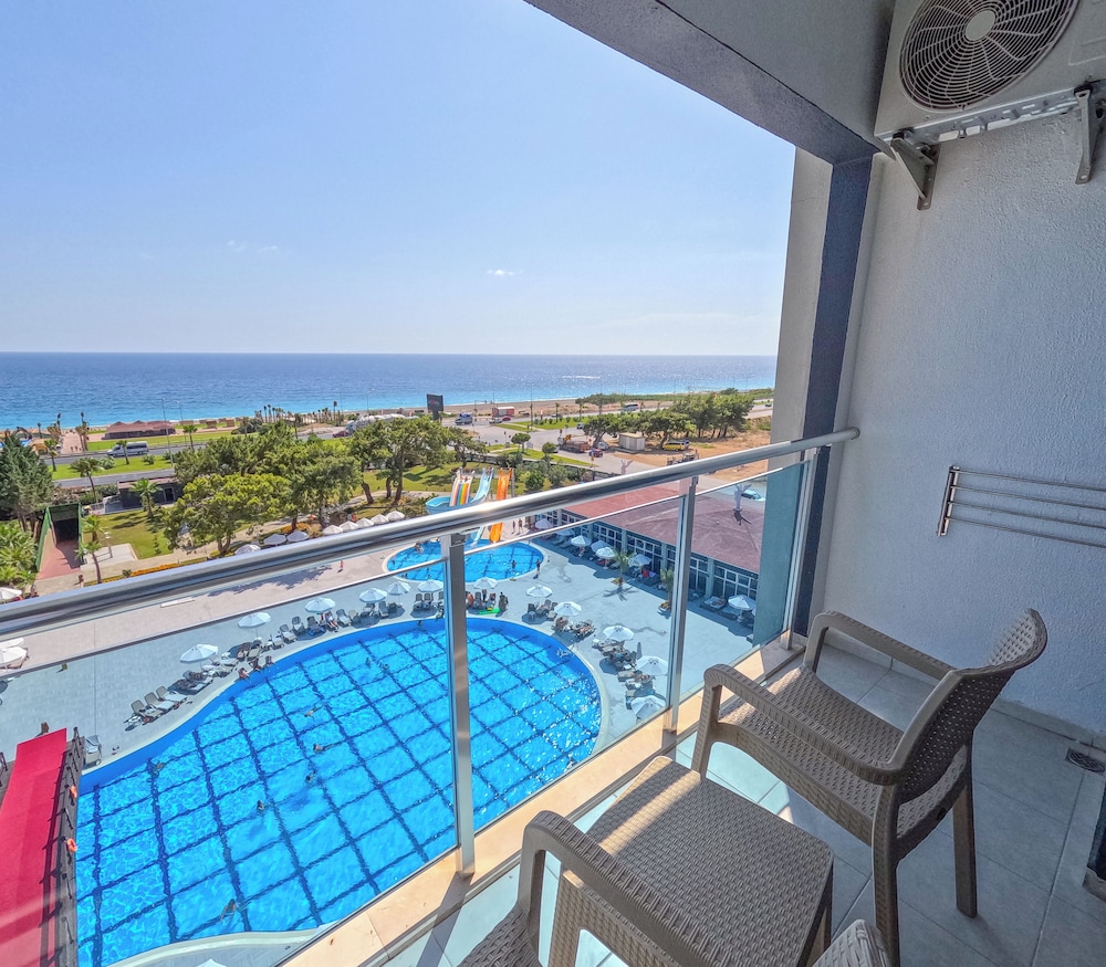 Casa Fora Beach Resort 41/67