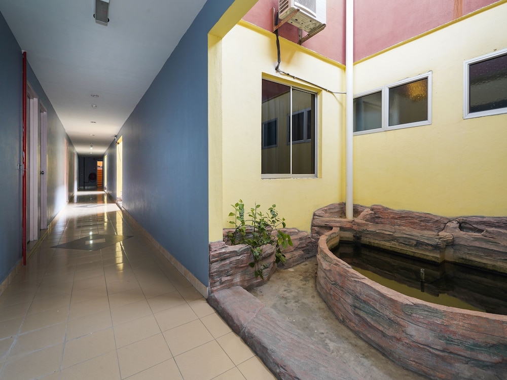 Super OYO 44083 Hotel Orchard Inn in LUMUT