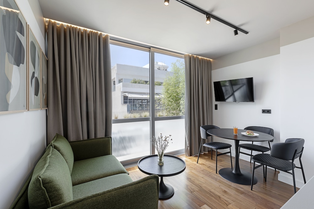 The Athenians Art Apartments 29/50