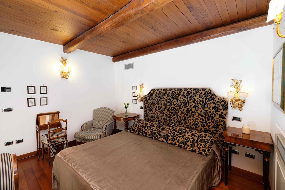 Special, Premier, Suite, Queen Bed
