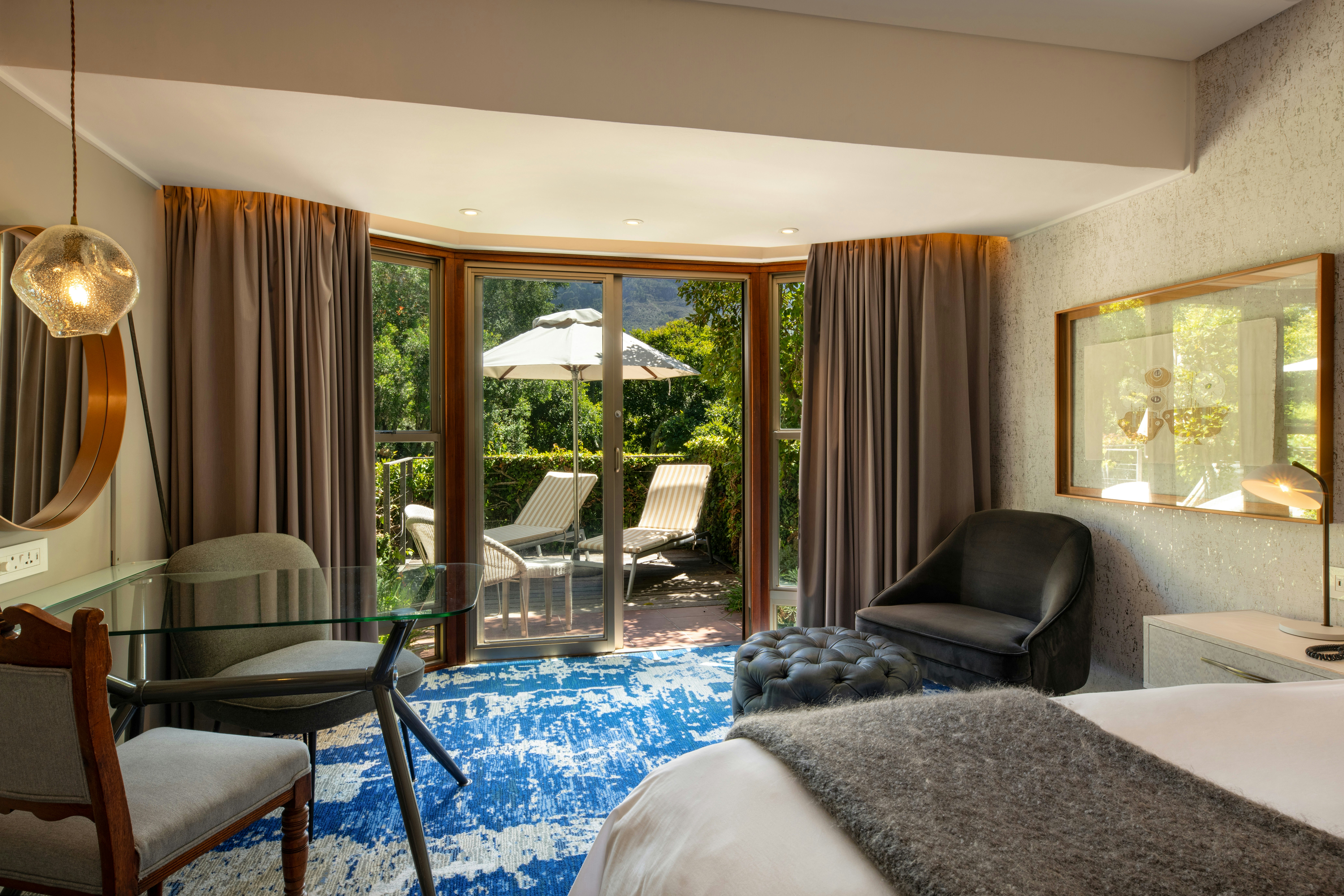 Vineyard Hotel 40/59