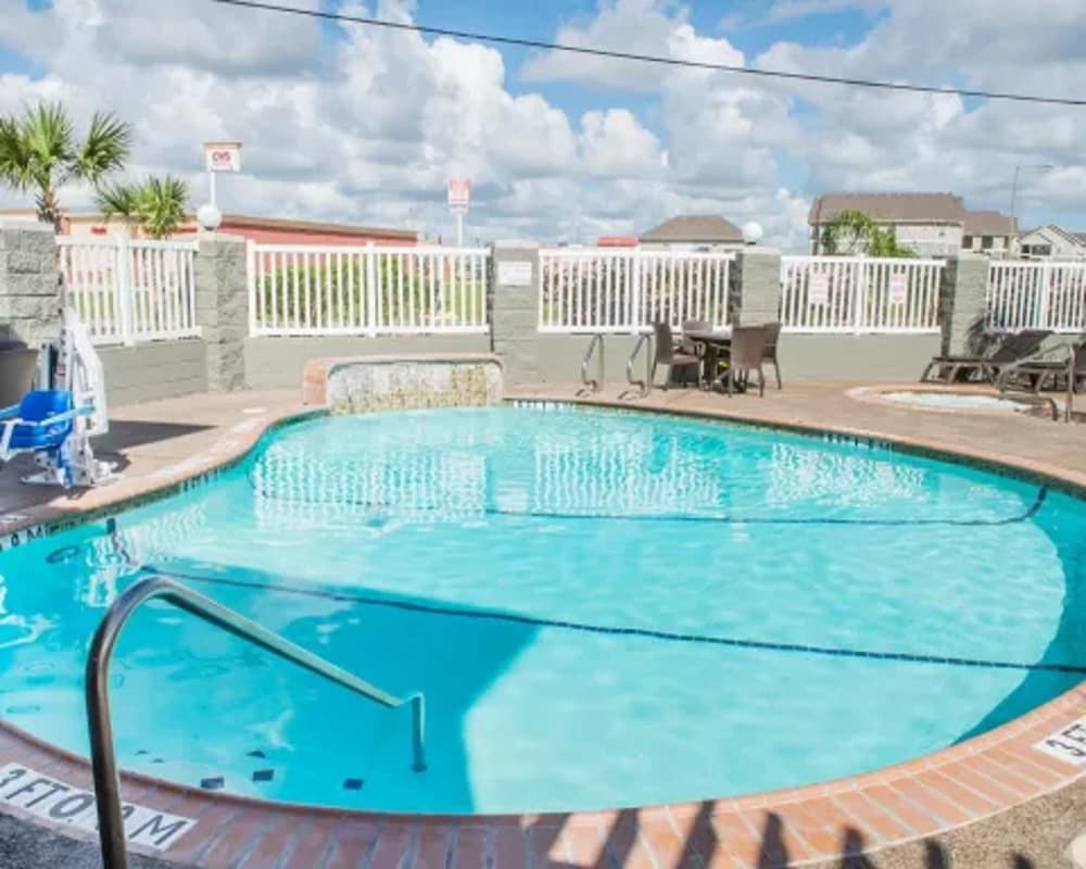 Comfort Suites Near Texas A M University Corpus Christi 5/36