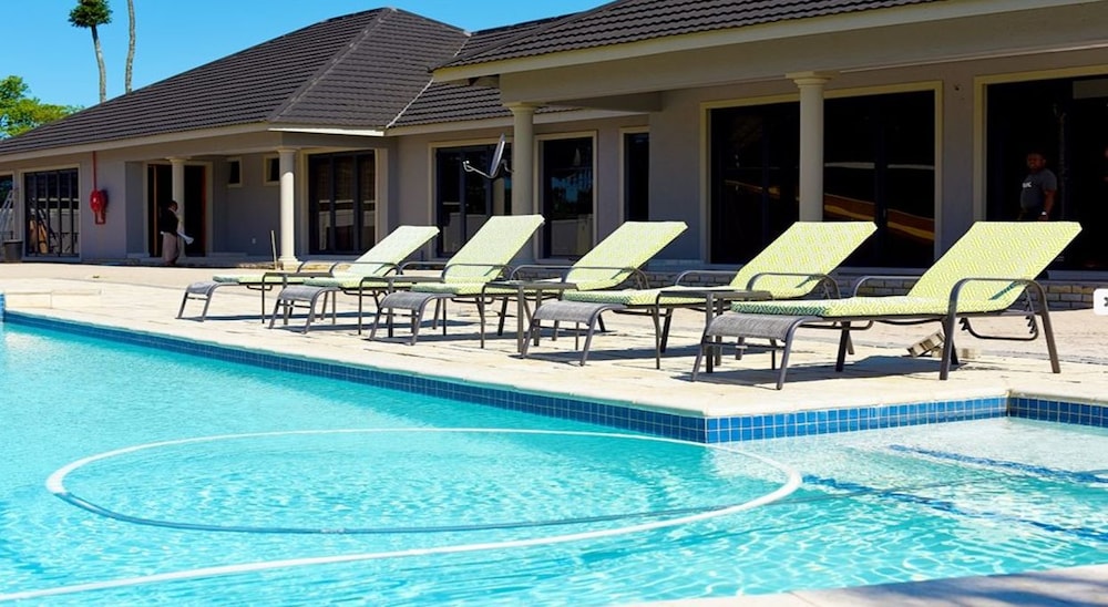 Aloe Lifestyle Hotel 36/39