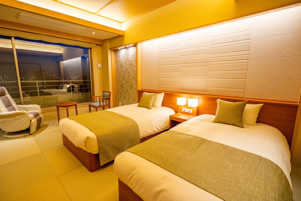 2 BEDROOMS, SUPERIOR, TWIN BEDS