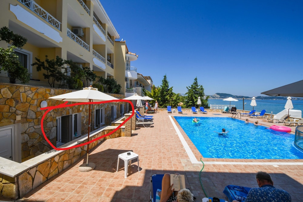 Nefeli Beach 40/44