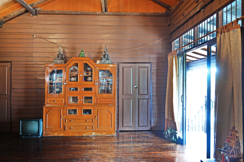 Huan Kawin Hostel Photography Gallery 5/50