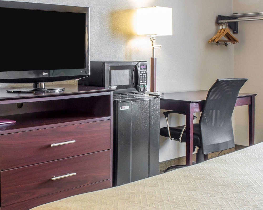 Econo Lodge Ames 18/21