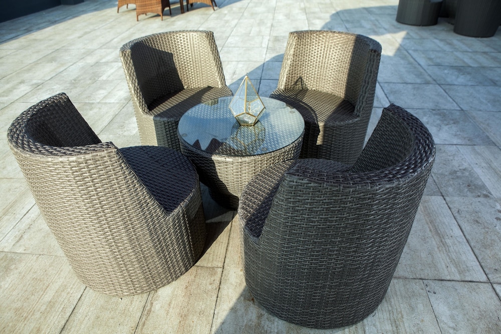 Ramada Encore by Wyndham Makati 31/50