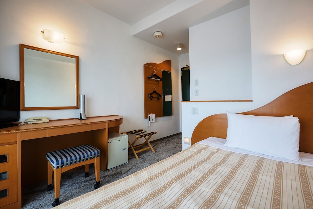 غرفة بسرير مزدوج في طابق منخفض، Naha Beach Side Hotel 4/6