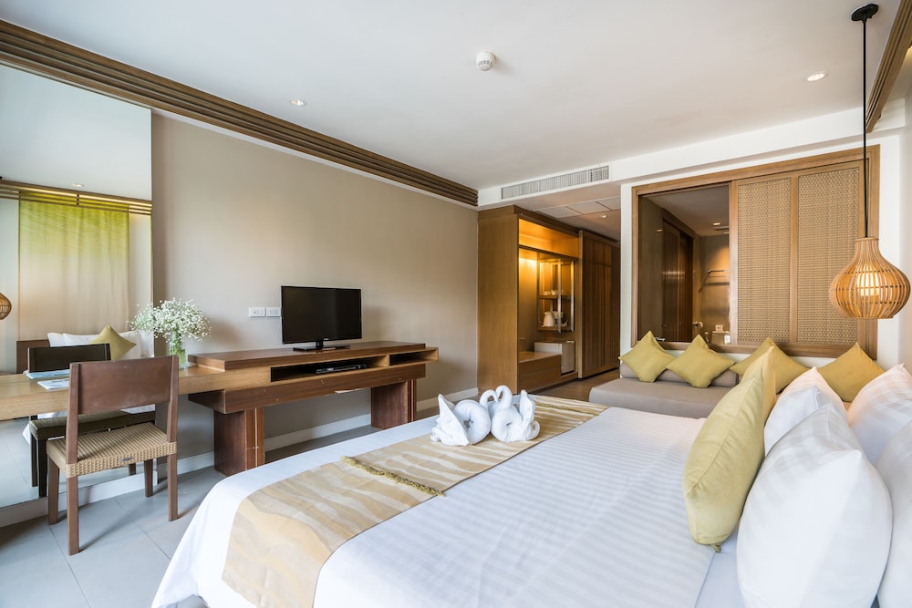 Deluxe, Single Bed, Pool View, Hot Tub, Hill Side، Kc Grande Resort and Spa 2/3