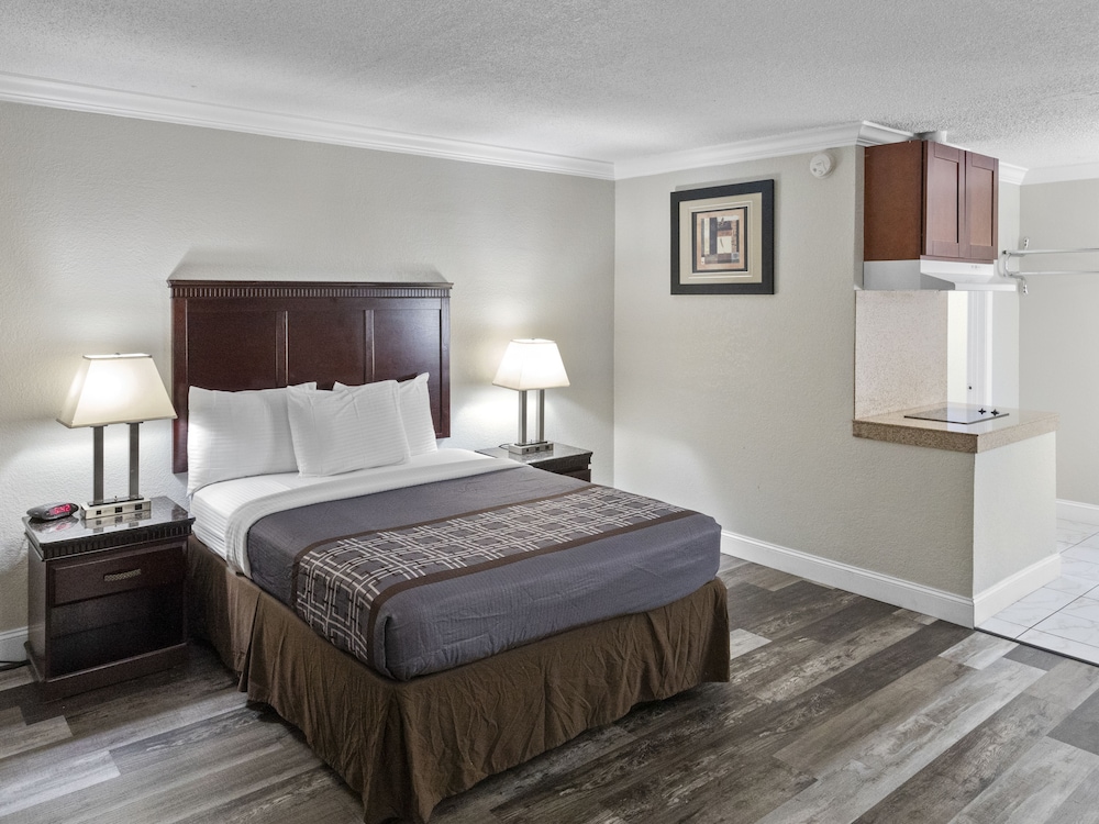 Dream Inn Fresno 22/50