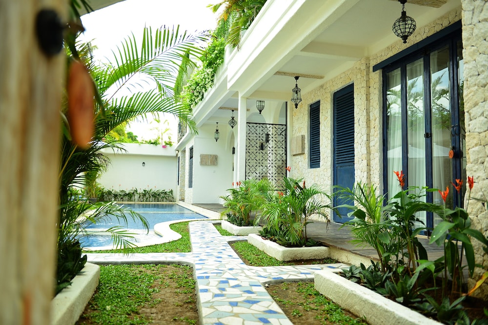 Artemis Villa And Hotel 43/46
