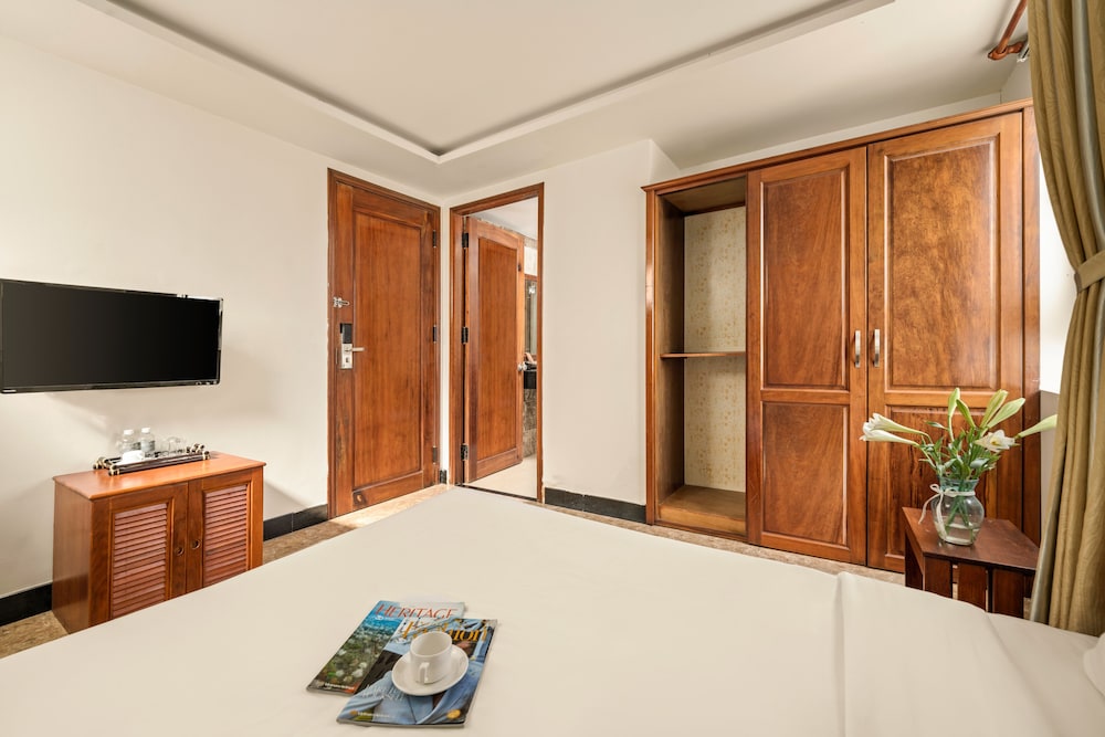 Titan Hotel 25/42