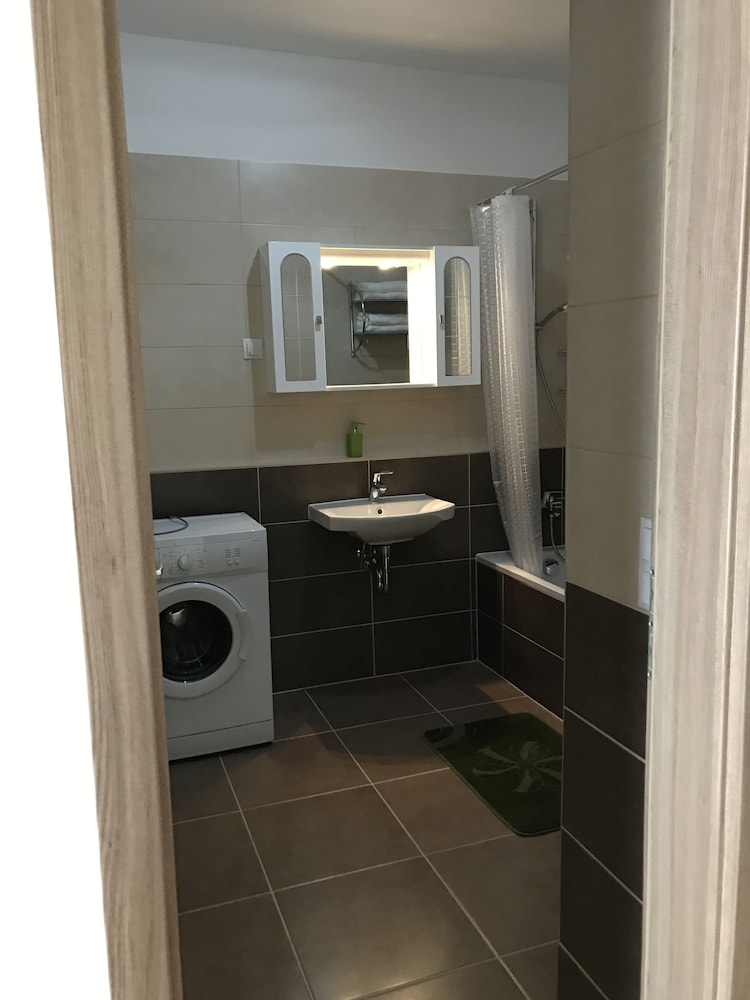 Corvin Rose Apartment Hotel 45/46