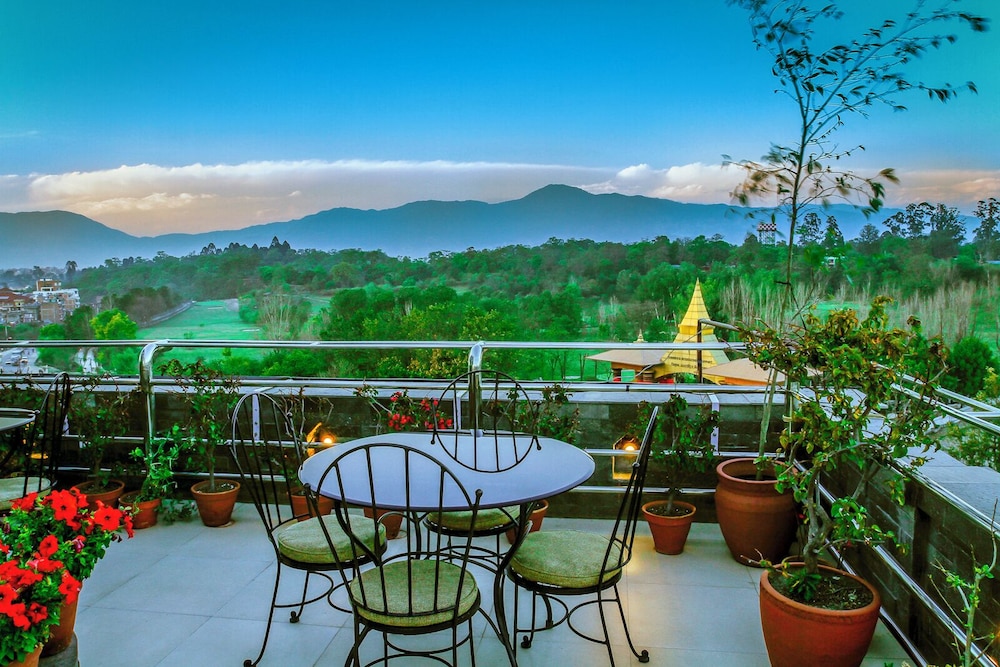 SUMMIT RESIDENCY AIRPORT HOTEL 41/48