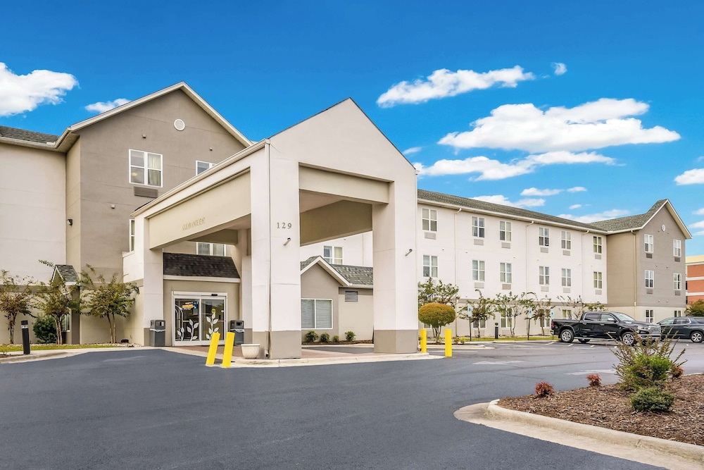 Sleep Inn & Suites Jacksonville Near Camp Lejeune 28/33