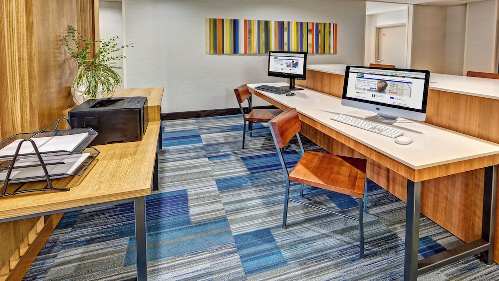 Holiday Inn Express Hotel Suites Cookeville 68/73