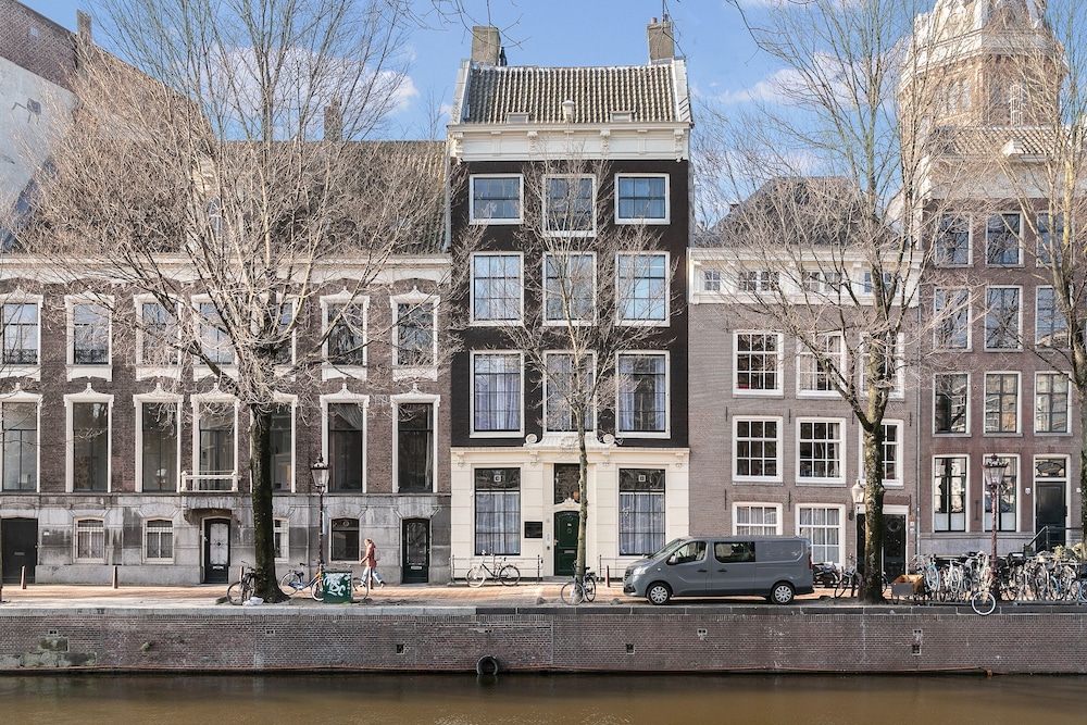 Mauro Mansion 2/50