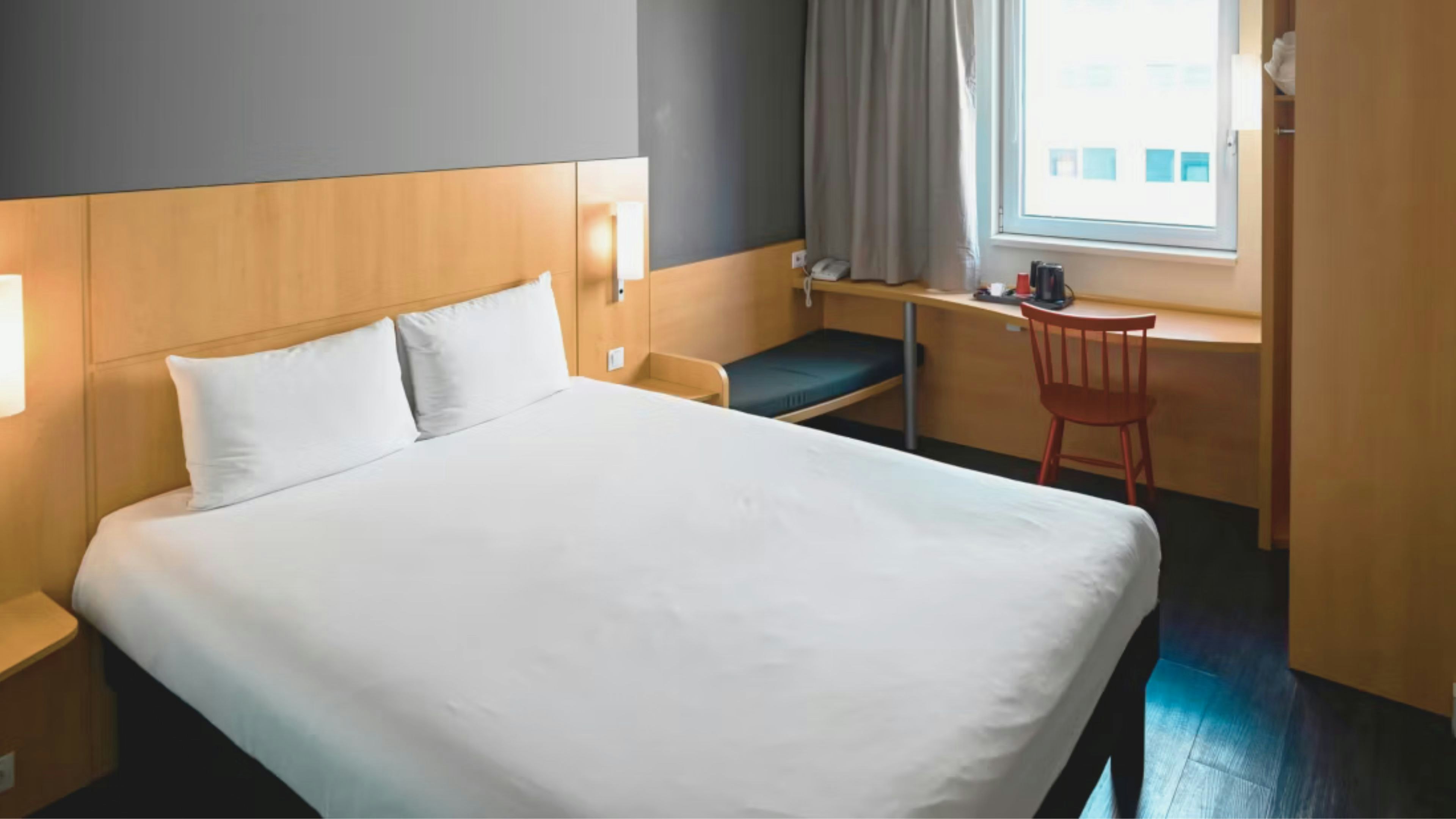 Standard, Queen Bed, Accessible