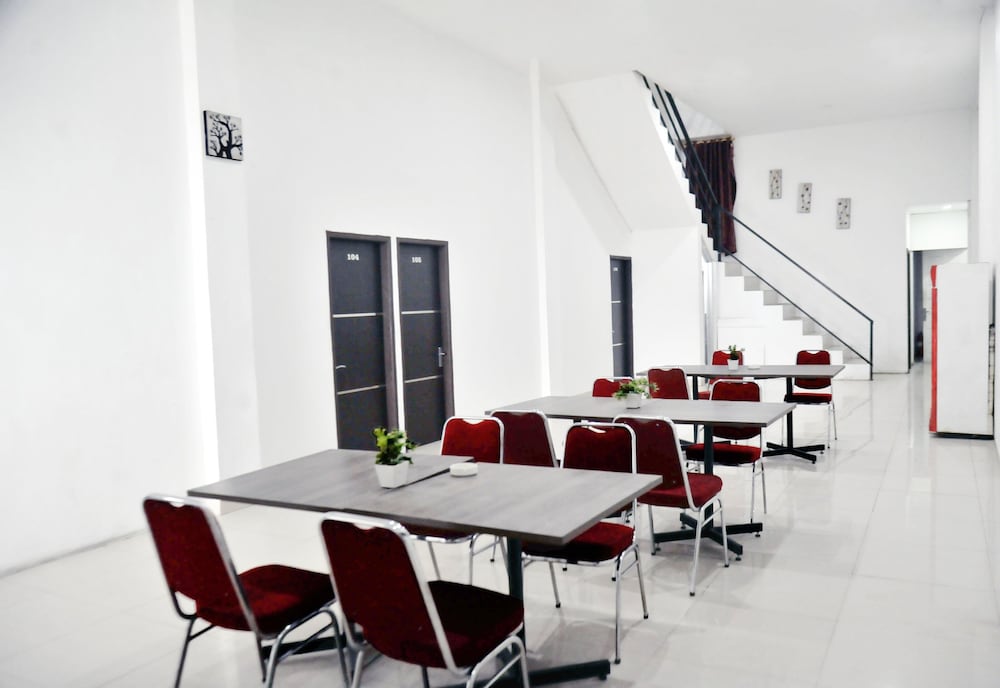 Hotel O Bukittinggi near Jam Gadang formerly New Aedo 51/56