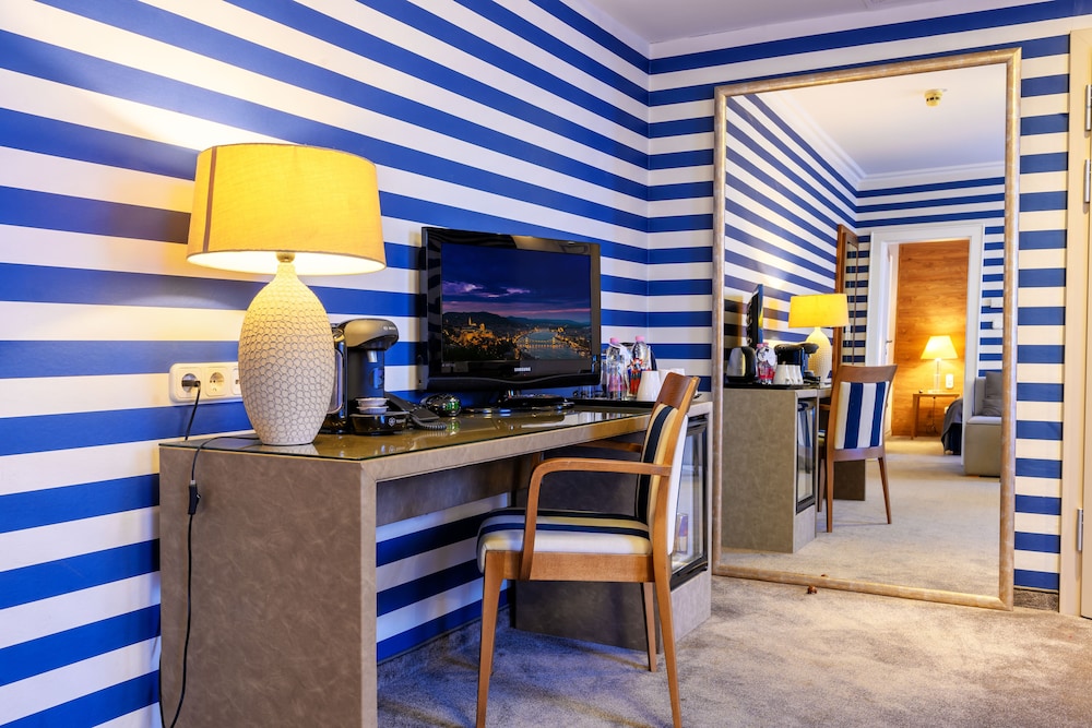 Ambra Hotel 56/61