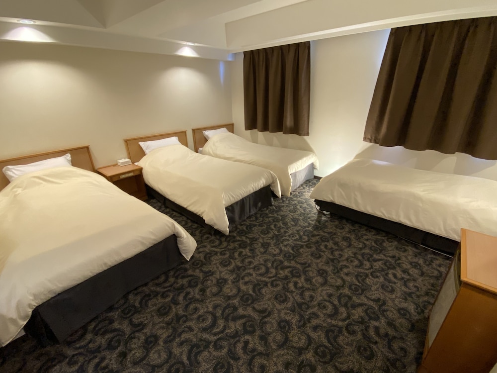 ROOM, QUADRUPLE