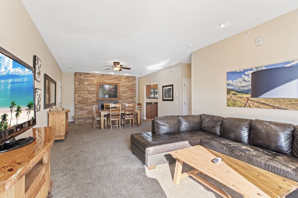 Coyote Mountain Lodge 24/50