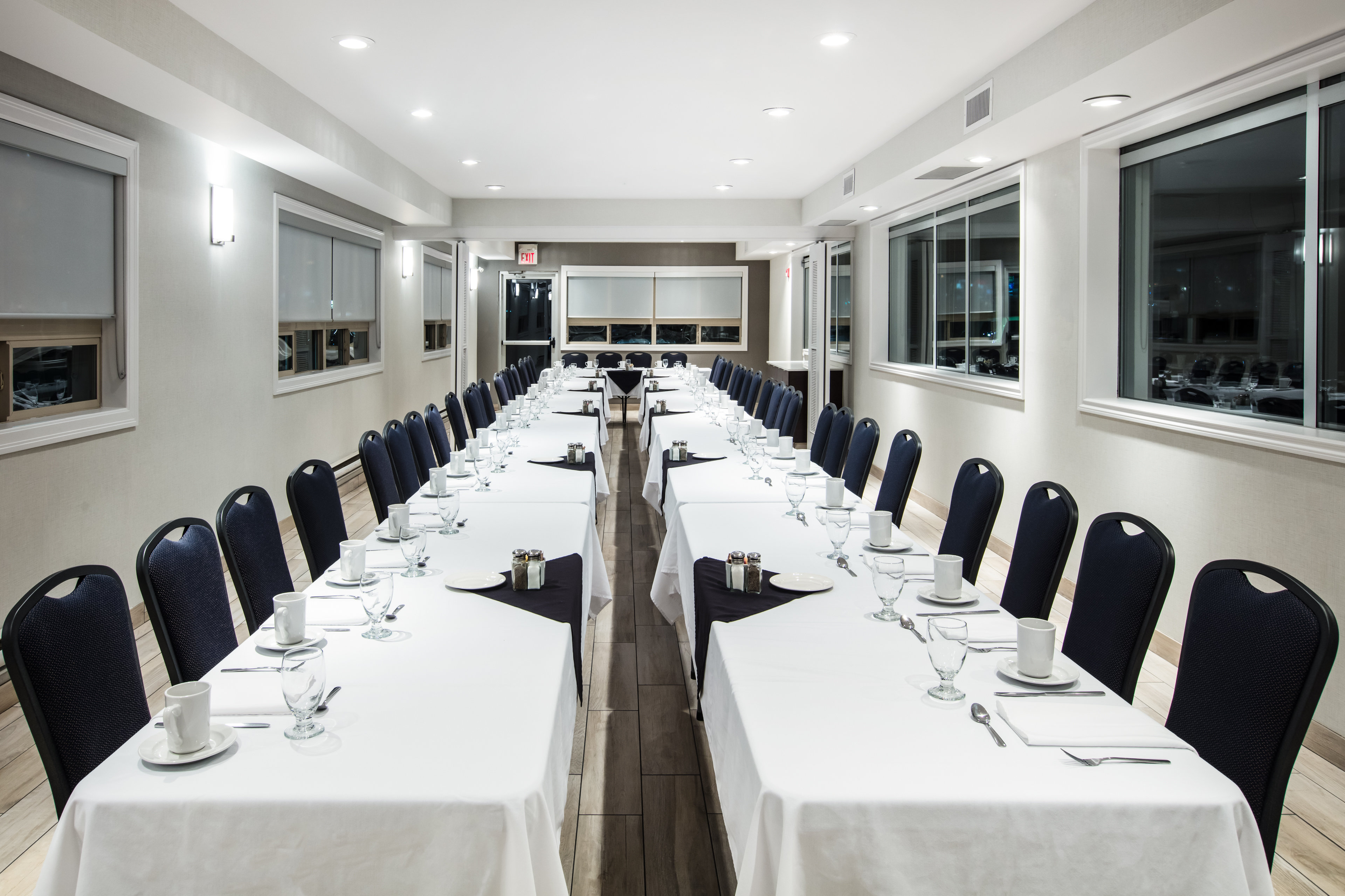 Holiday Inn Suites Grande Prairie Conference Ctr 34/41