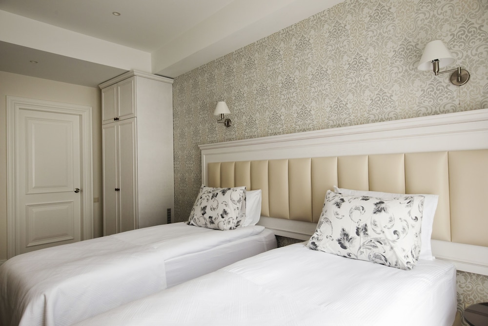 SUPERIOR, DOUBLE OR TWIN BED, BALCONY