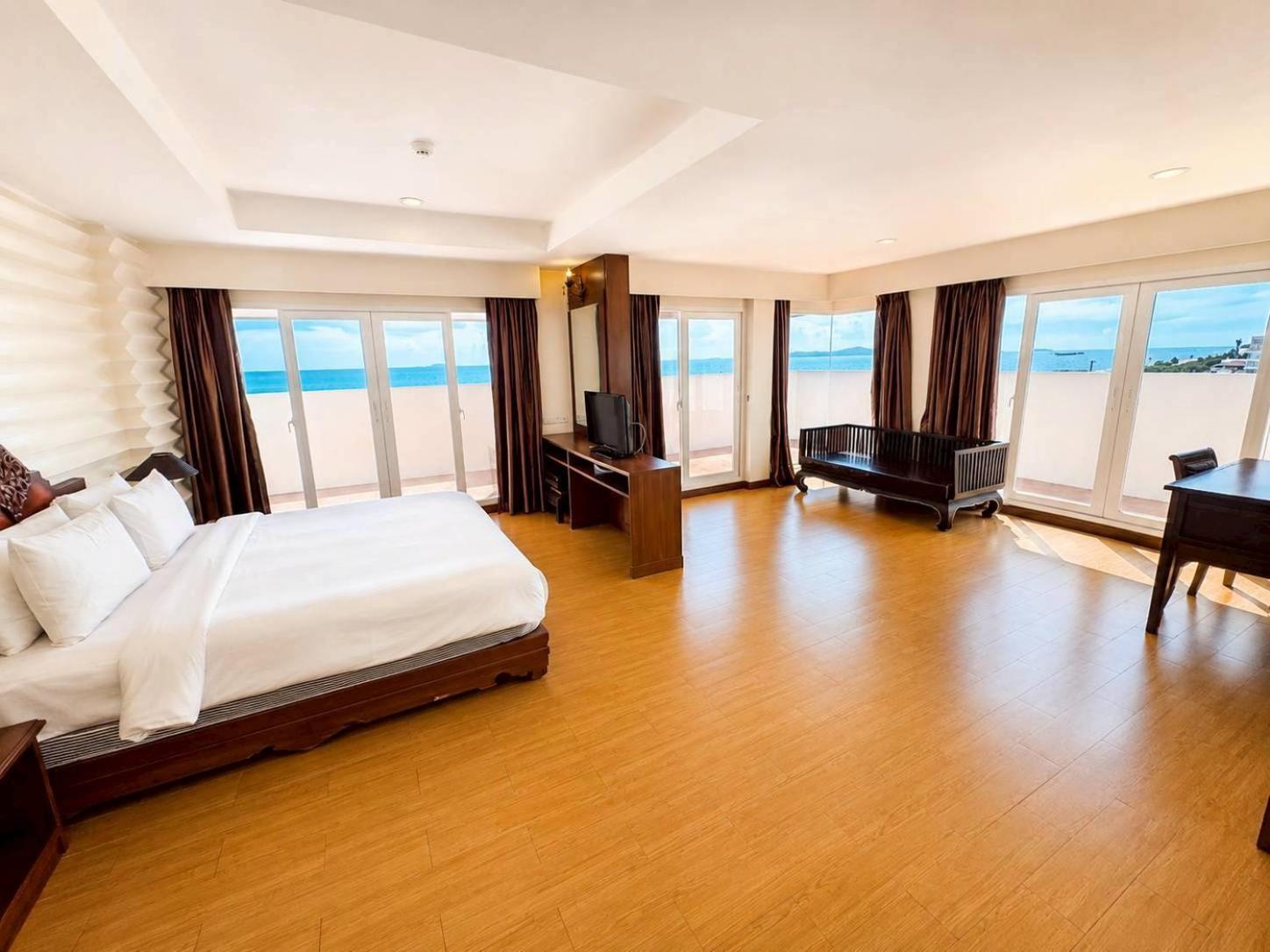 Sky, Beach, Suite