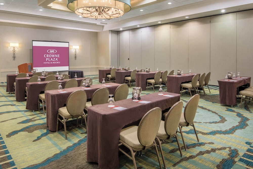 CROWNE PLAZA CHARLESTON AIRPORT CONV CTR 63/76