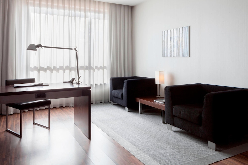 AC Hotel by Marriott Madrid Airport 13/45