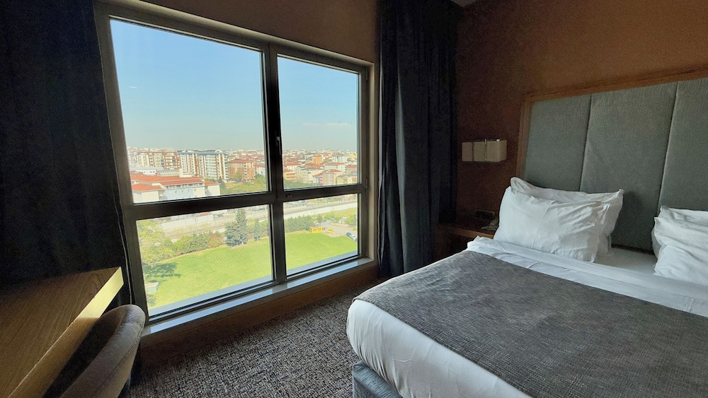 STANDARD, DOUBLE BED, CITY VIEW