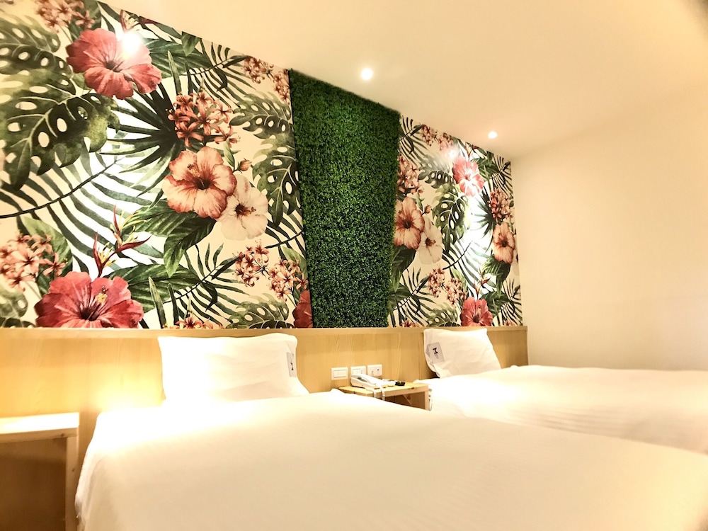Martin Wales Hotel Kenting 6/69
