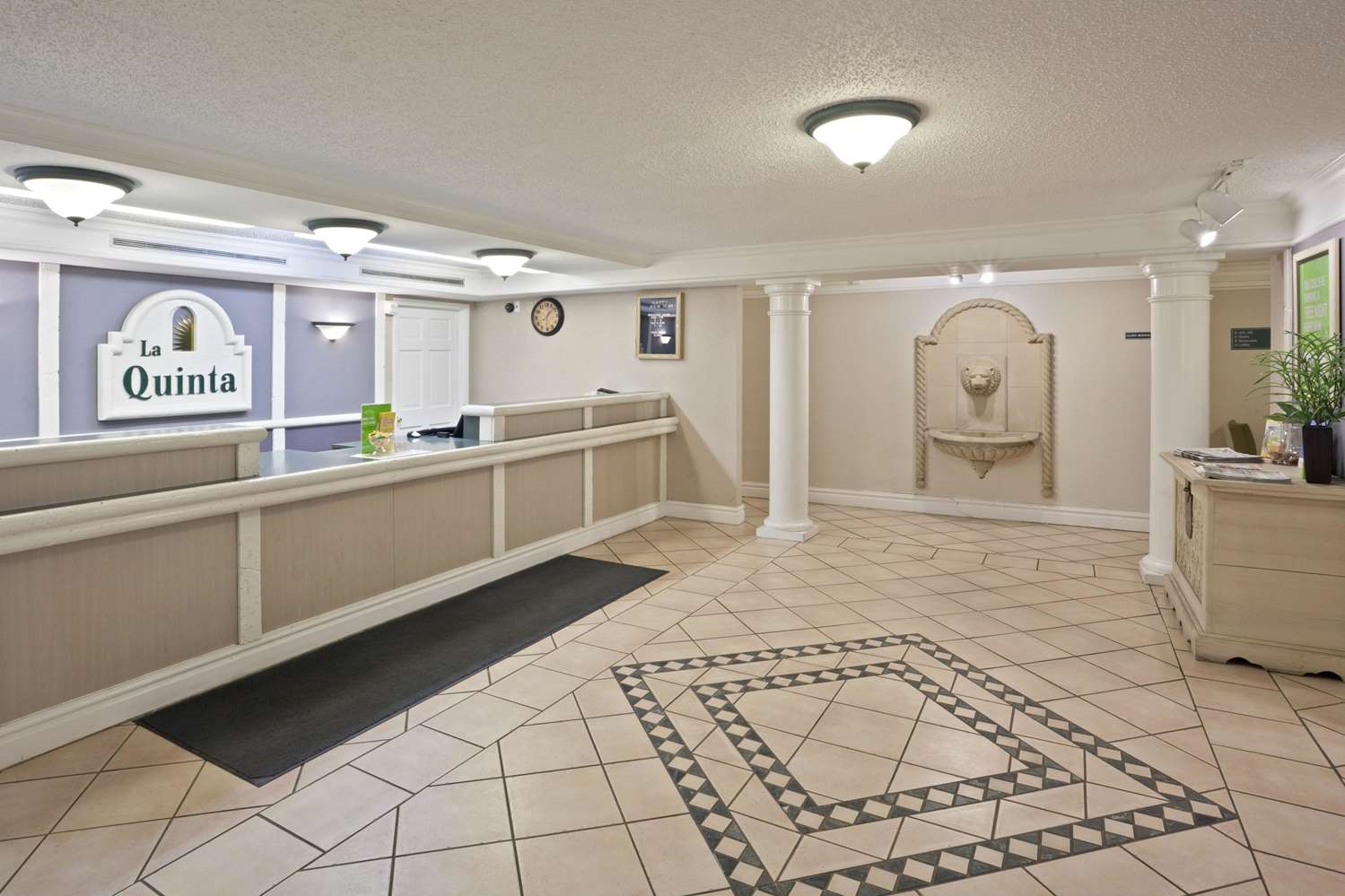 La Quinta Inn Omaha West 9/29