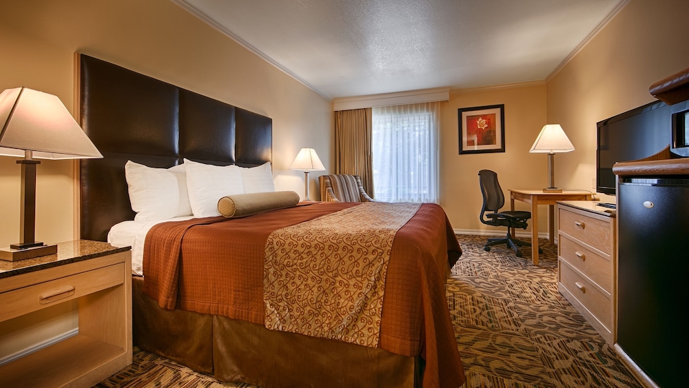 Best Western Plus Northwoods Inn 26/80