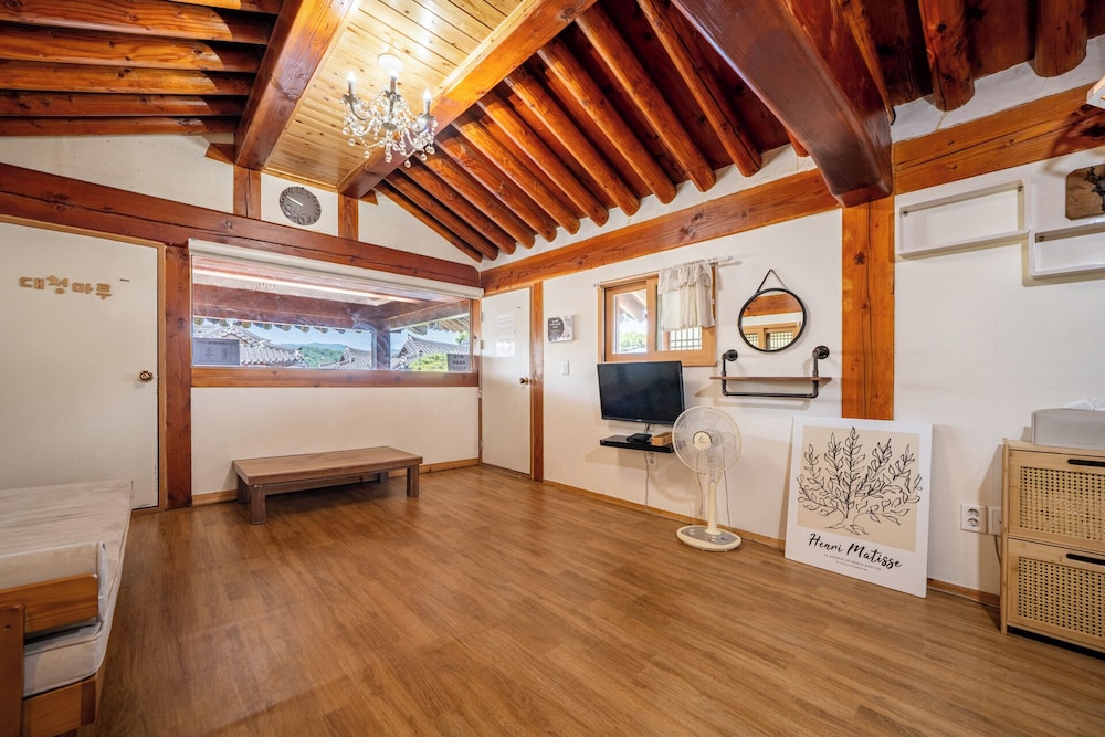 Gyeongju West Namsan Hanok Pension 11/50