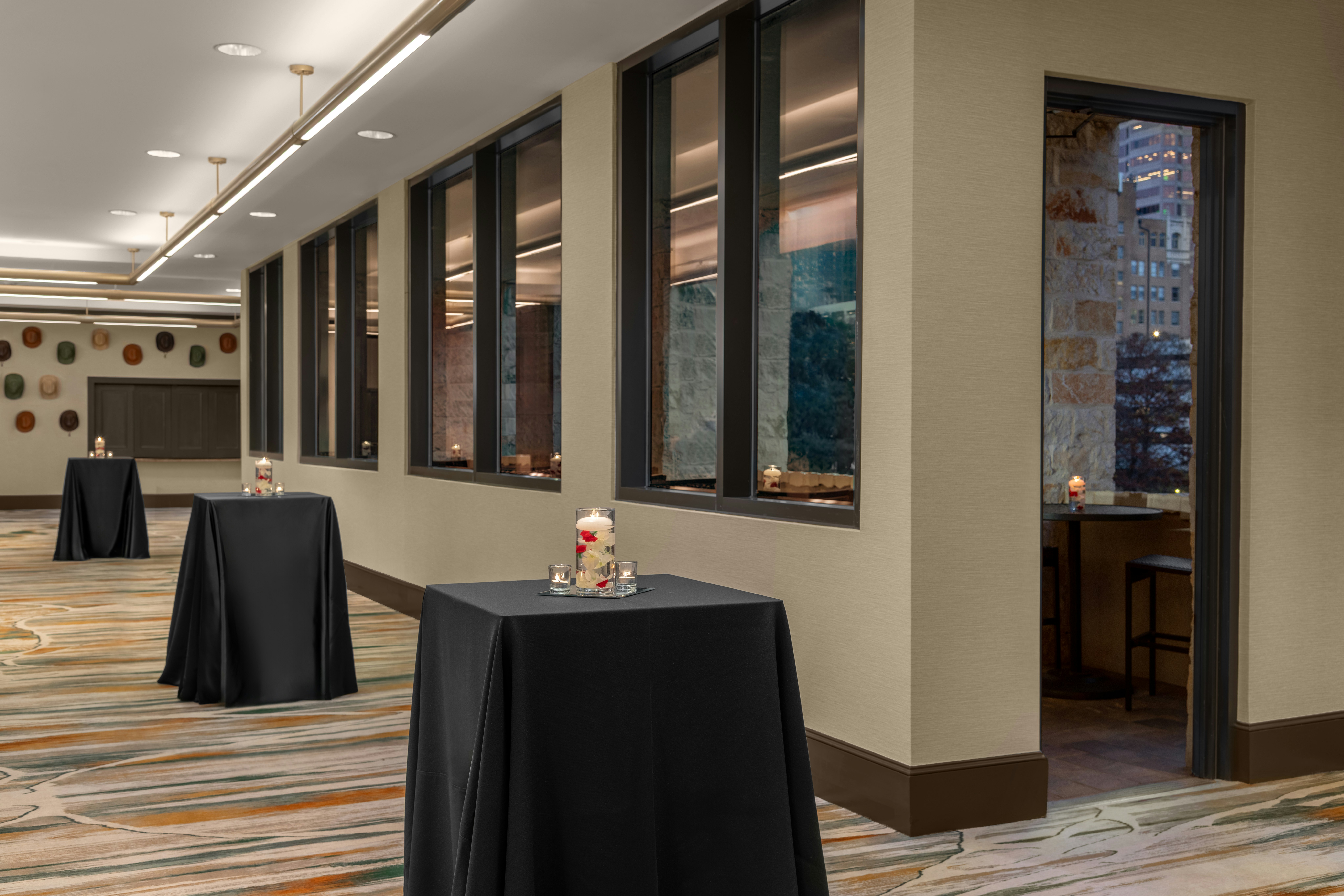 Embassy Suites By Hilton San Antonio Riverwalk Downtown 25/70