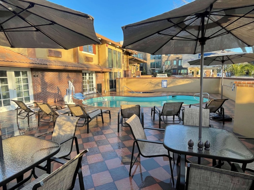Surestay Plus Hotel By Best Western Mountain View 61/70