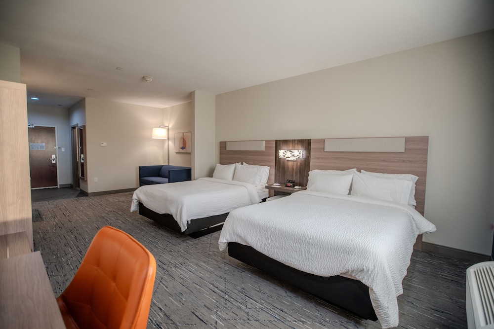 Holiday Inn Express Hotel And Suites Cleveland 18/55